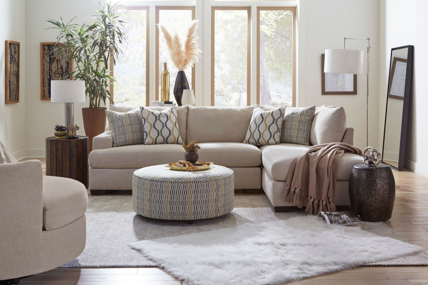 3140 Tampa Cream Swivel Chair